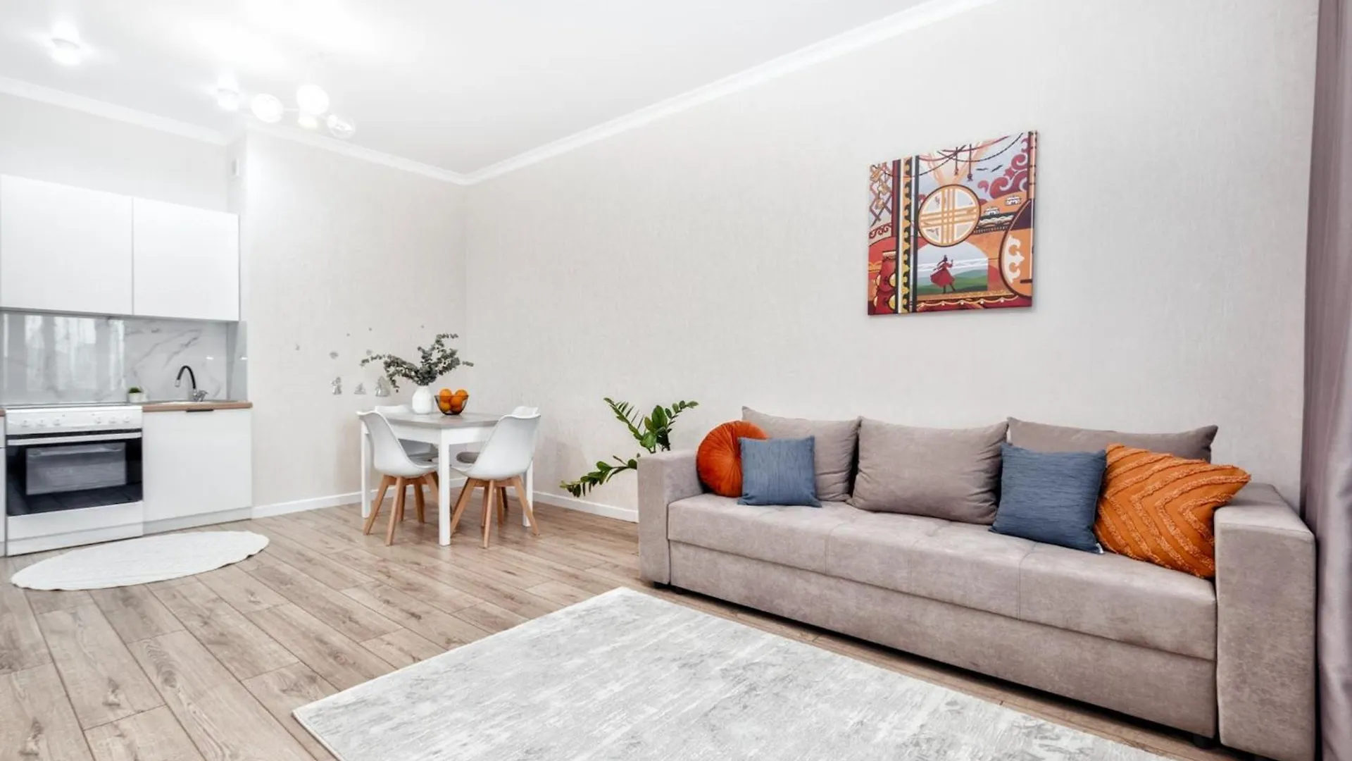 Светлая Уютная Квартира В Самом Центре Г Астана Apartment